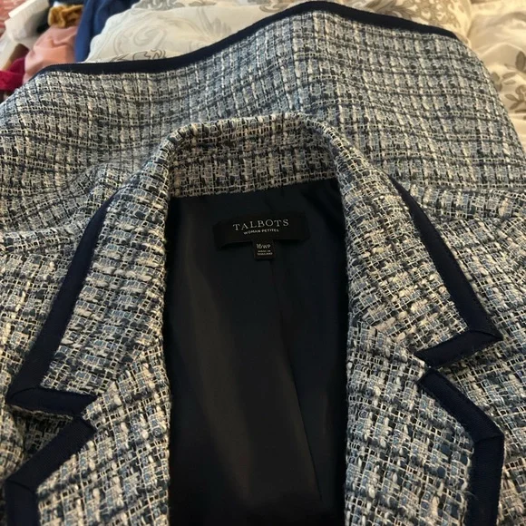 NWOT TALBOTS Navy & White Tweed Blazer, 2Pkts, 3 Buttons w/Detailed Buttons - Picture 4 of 14